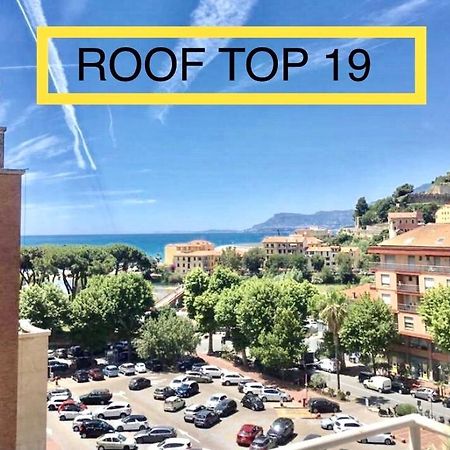 Roof Top 19 Ventimiglia Bagian luar foto